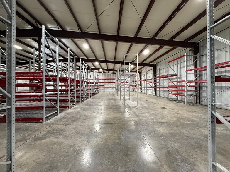 More Photos Of 10435 Bronzewood Dr, Dubuque Warehouse For Sale