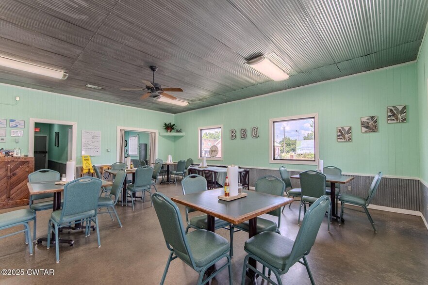 More Photos Of 225 N Front St, Halls General Retail For Sale