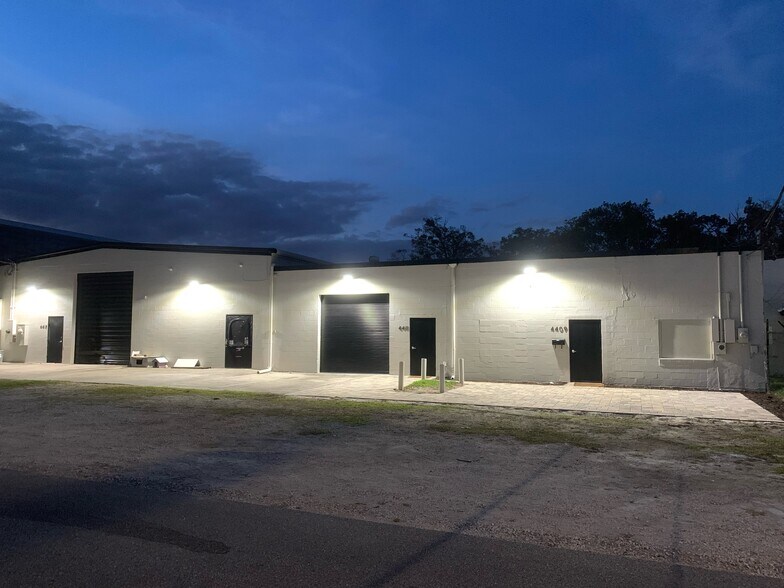 More Photos Of 4401-4417 Cambridge Rd, Jacksonville Warehouse For Lease