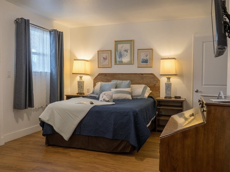 More Photos Of 807 Wilcox St, Castle Rock Storefront For Sale