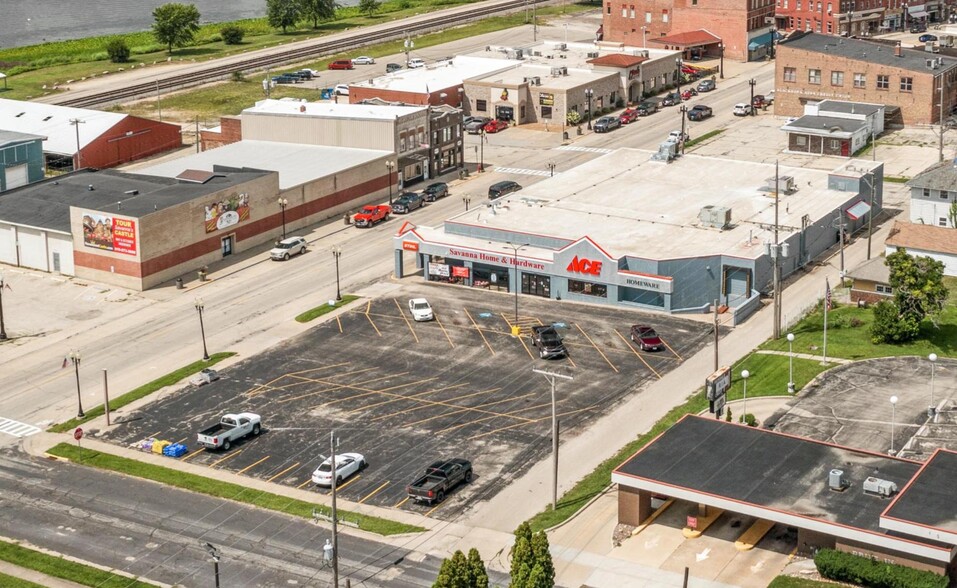 Primary Photo Of 108 Main St, Savanna General Retail For Sale