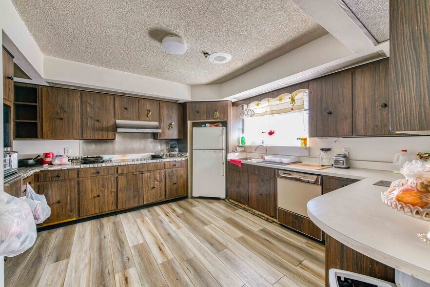 More Photos Of 711 E Twain Ave, Las Vegas Apartments For Sale