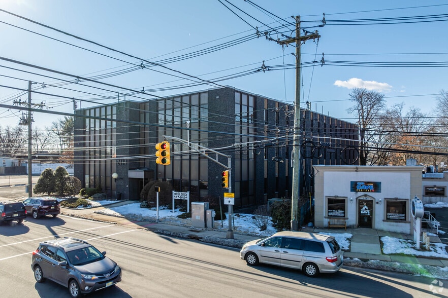 More Photos Of 2444 Morris Ave, Union Township Office For Lease