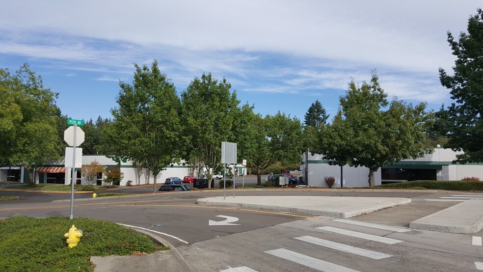 More Photos Of 9325-9425 SW Commerce Cir, Wilsonville Light Manufacturing For Lease
