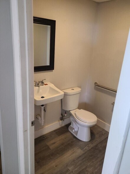 More Photos Of 321 Datura St, West Palm Beach Office For Lease