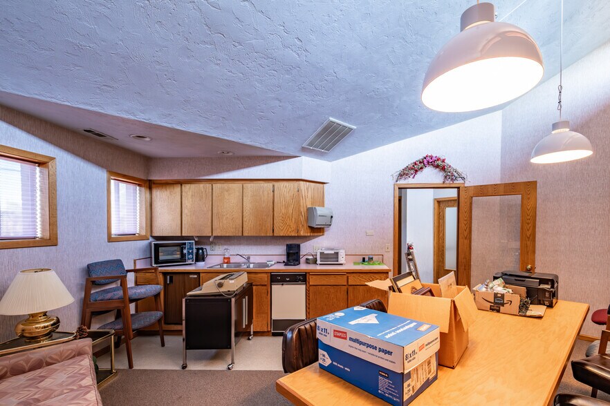 More Photos Of 1010 S Main St, Lebanon Loft Creative Space For Lease