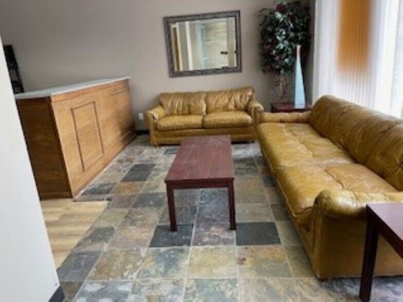 More Photos Of 126 S 4th St, Dekalb Office For Lease