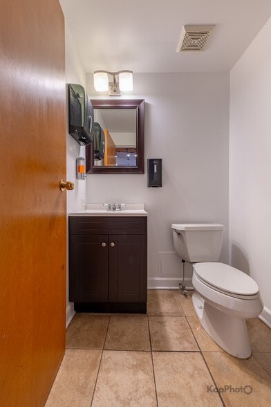 More Photos Of 921 W Van Buren St, Chicago Office Residential For Sale