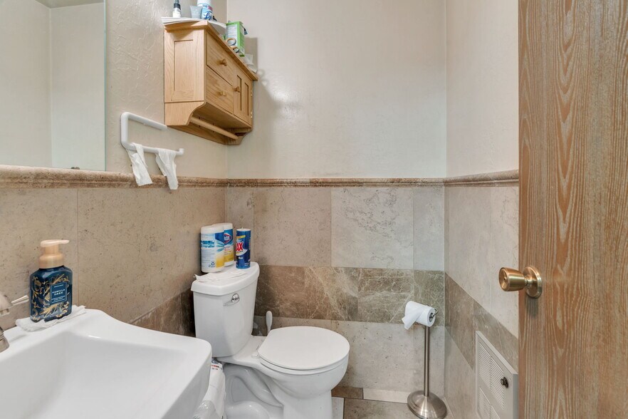 More Photos Of 17 W Sunset Ave, Salt Lake City Light Manufacturing For Sale