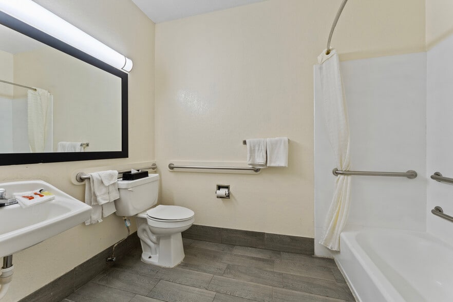 More Photos Of 10645 Reiger Rd, Baton Rouge Hotel For Sale