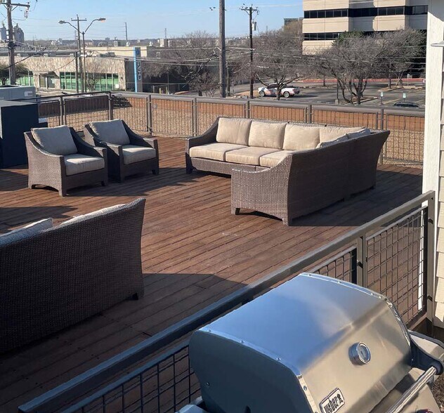 More Photos Of 1330 Turtle Creek Blvd, Dallas Distribution For Lease