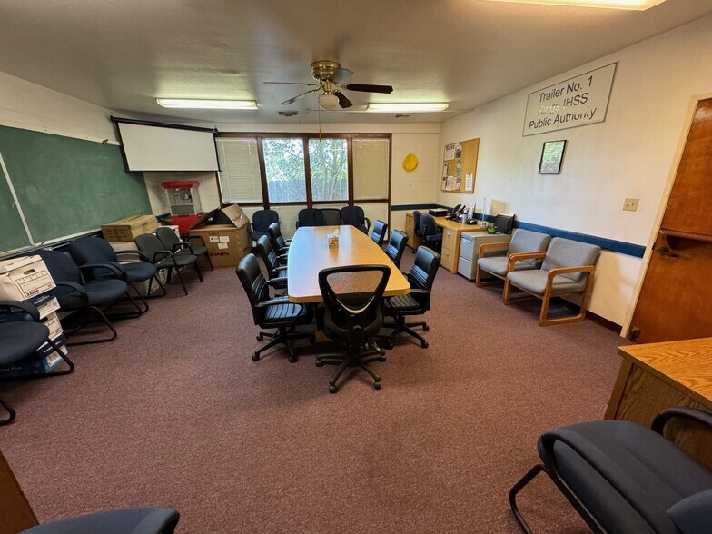 More Photos Of 10953 14th Ave, Armona Office For Sale