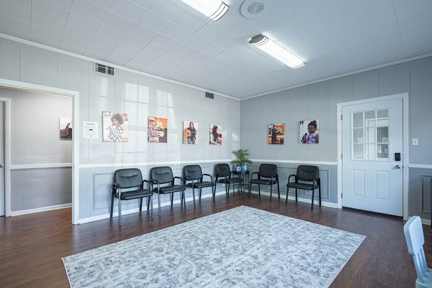More Photos Of 2119 Central Ave, Middletown Office For Lease