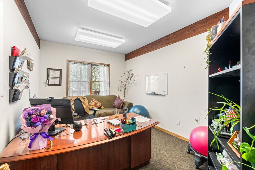 More Photos Of 1111 Rose St, Georgetown Office For Sale