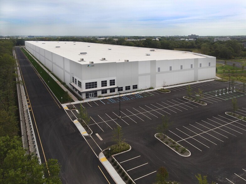 More Photos Of 395 Elizabeth Ave, Somerset Distribution For Lease