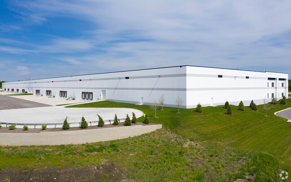 More Photos Of 27W501 North Ave, West Chicago Warehouse For Lease