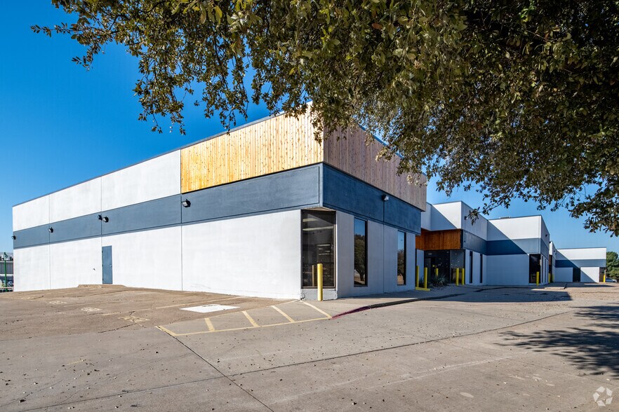 More Photos Of 2500-2536 NE Loop 820, Fort Worth Warehouse For Lease