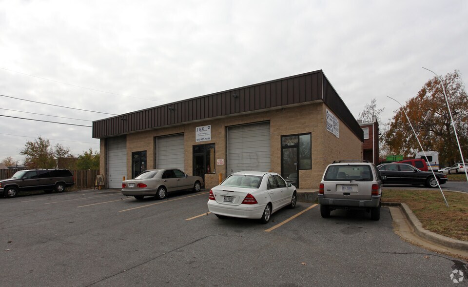 Primary Photo Of 4317 Bladensburg Rd, Brentwood Service For Lease