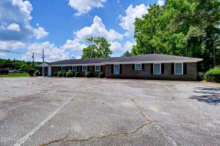 More Photos Of 333 Jefferson St, Whiteville Office For Sale