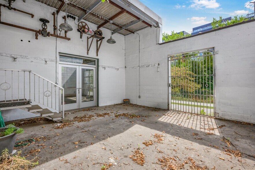 More Photos Of 2836 Lyndale Ave S, Minneapolis Office For Lease