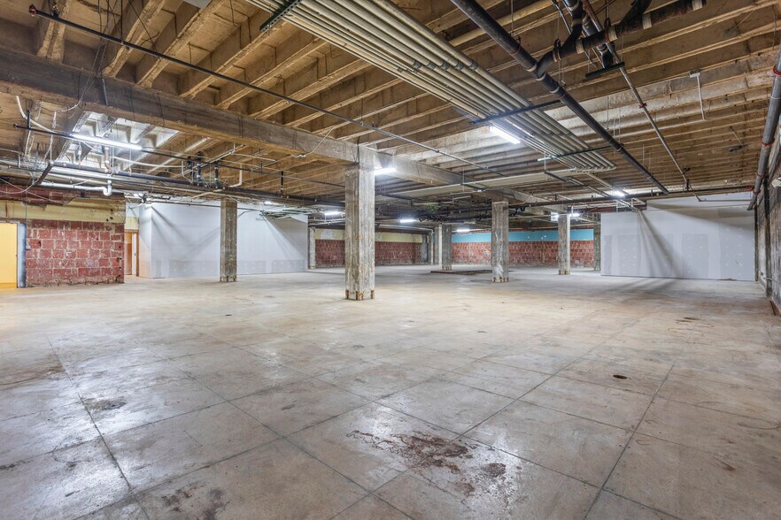 More Photos Of 611 Houston St, Fort Worth Bar For Lease