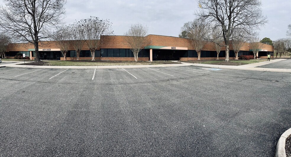 More Photos Of 4401-4453 Crossings Blvd, Prince George Office For Sale