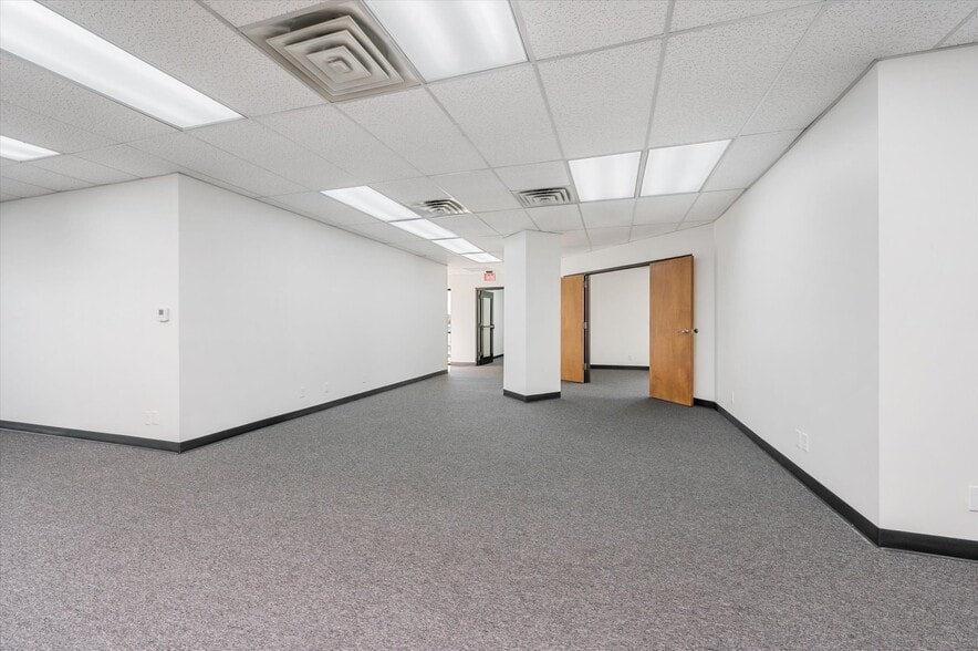 More Photos Of 1175 Post & Paddock Rd, Grand Prairie Office For Lease