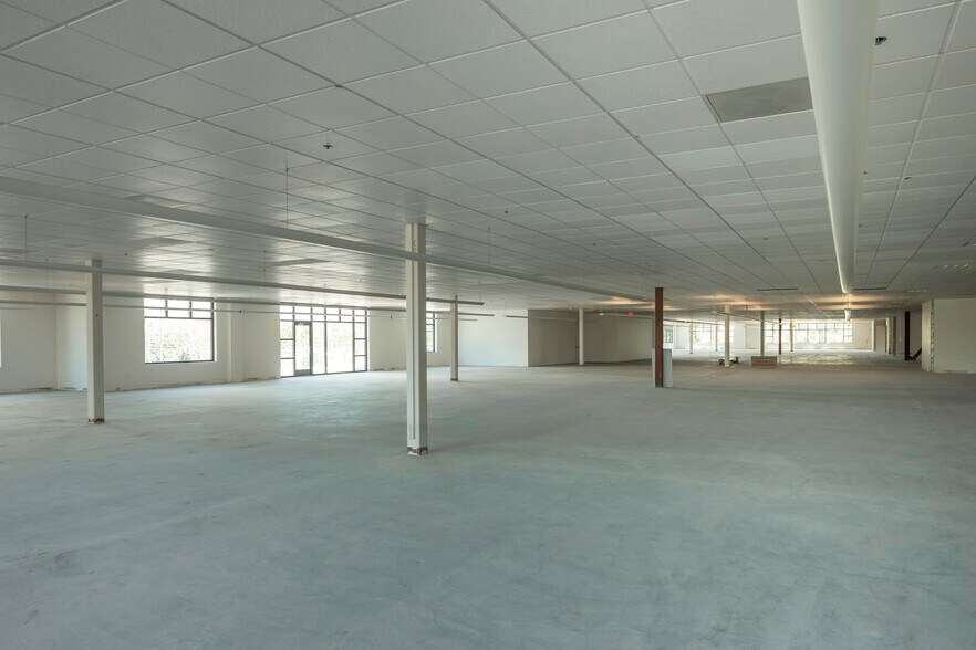 More Photos Of 10 W Tasman Dr, San Jose Unknown For Lease