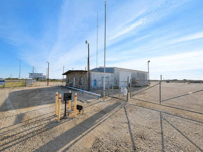 More Photos Of 4168 TX-18, Fort Stockton Office For Sale