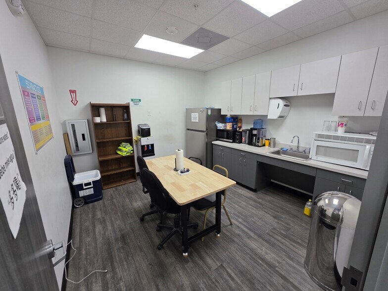 More Photos Of 17620 Eastex Fwy, Humble Industrial For Sale