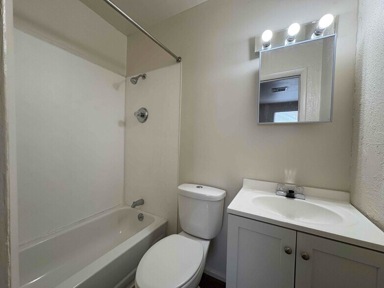 More Photos Of 613 N Fulton Ave, Evansville Apartments For Sale