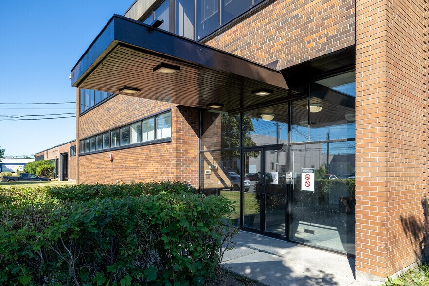 More Photos Of 5775 Rue Ferrier, Mont-Royal Manufacturing For Lease