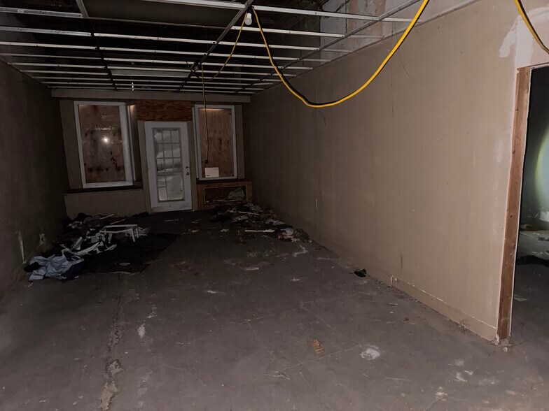 More Photos Of 369-371 S Central Ave, Columbus Bar For Sale
