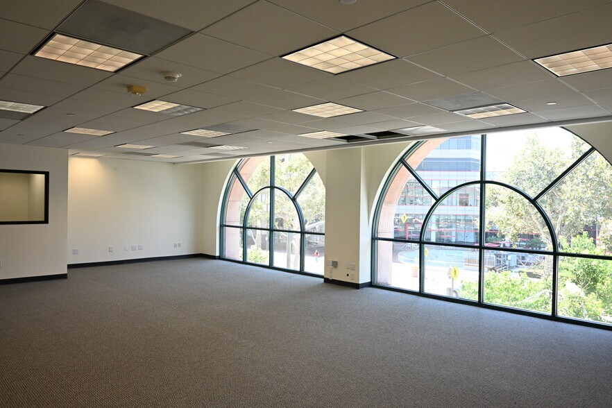 More Photos Of 128-130 N Brand Blvd, Glendale Office For Lease