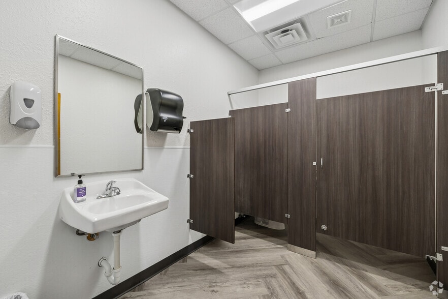 More Photos Of 2200 Denton Dr, Austin Unknown For Lease