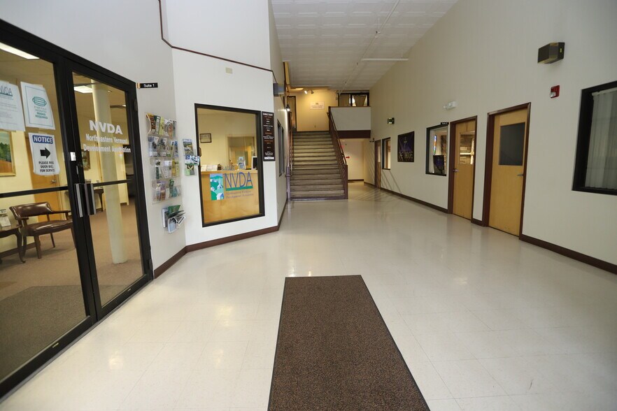 More Photos Of 36 Eastern Ave, Saint Johnsbury Office For Sale