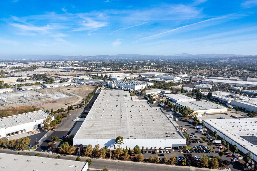 More Photos Of 3525 Arden Rd, Hayward Distribution For Lease