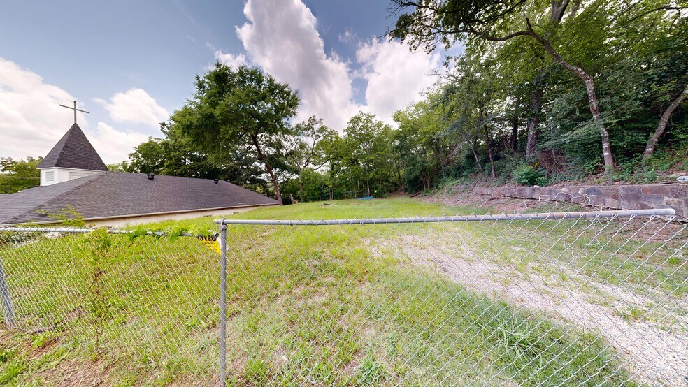 More Photos Of 1107 Spring St, Hot Springs Flex For Lease