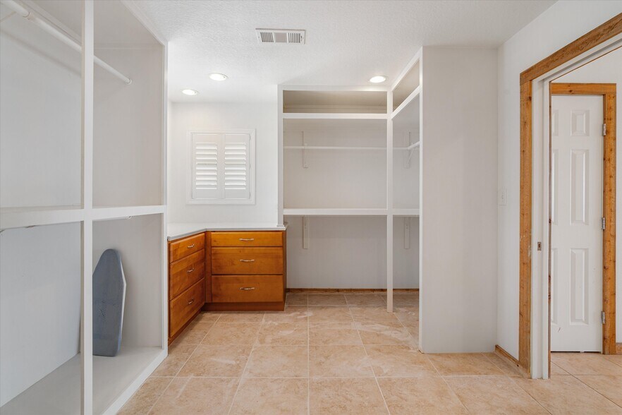 More Photos Of 804 Bay Ave, Kemah Specialty For Sale