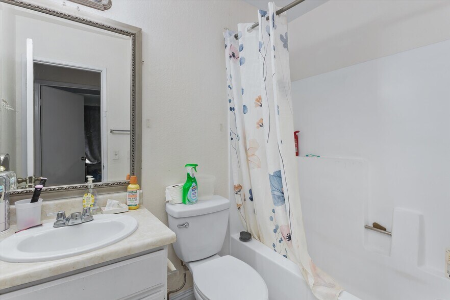 More Photos Of 1140 Oxford Dr, Redlands Apartments For Sale
