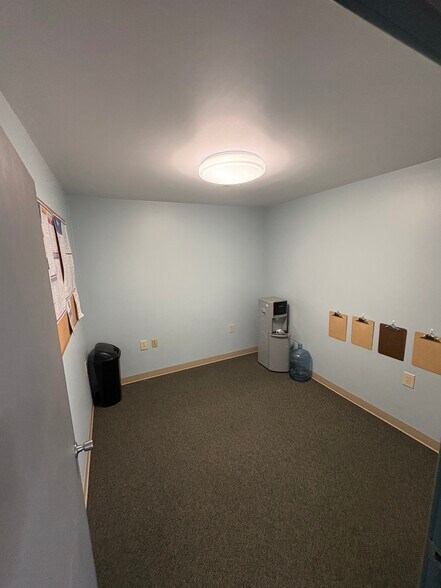 More Photos Of 66850 Executive Dr, Saint Clairsville Warehouse For Lease