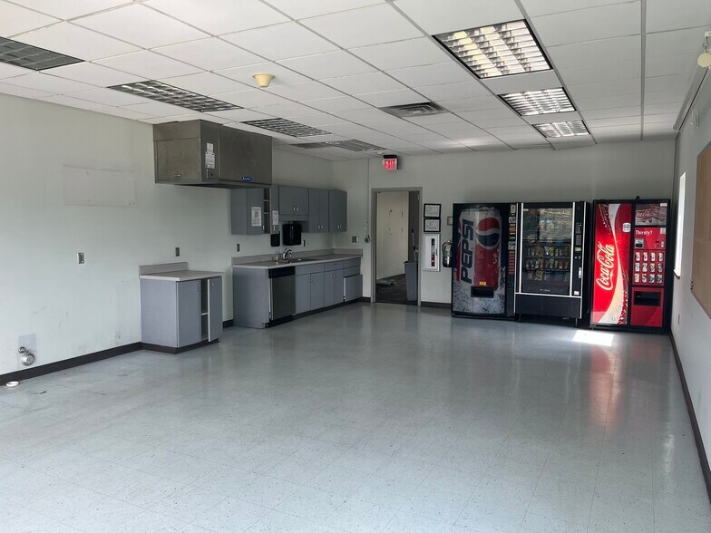 More Photos Of 150 Daniel Payne Dr, Birmingham Office For Lease