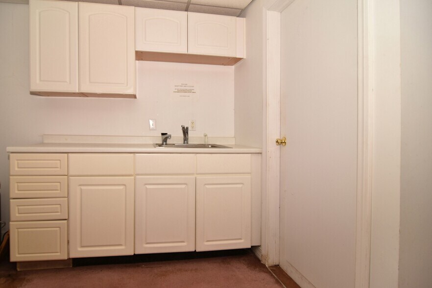 More Photos Of 546-550 Main Rd, Tiverton Medical For Lease