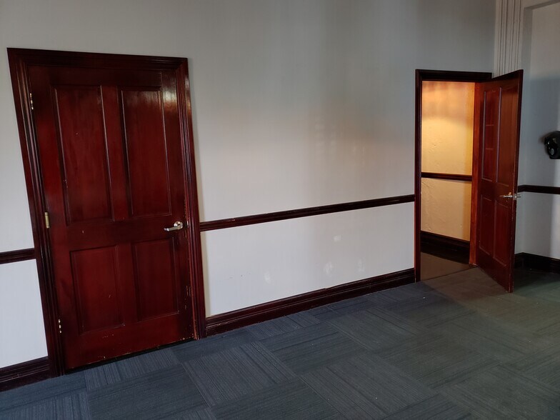 More Photos Of 29 S Federal Hwy, Dania Beach Office For Lease