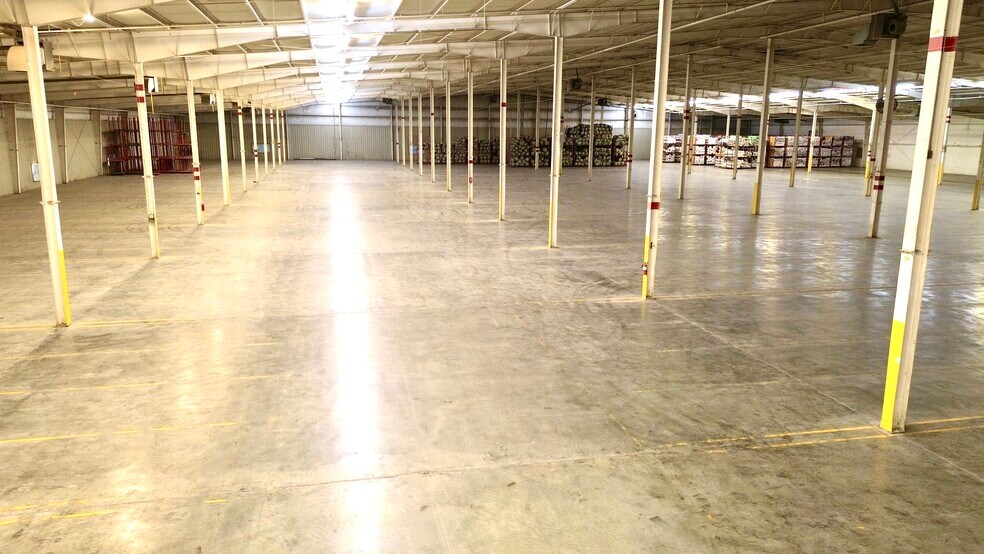 More Photos Of 103 S Acres St, Sikeston Distribution For Lease