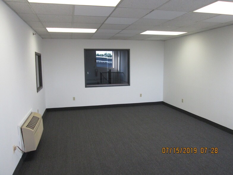 More Photos Of 211 Gates Rd, Little Ferry Flex For Lease