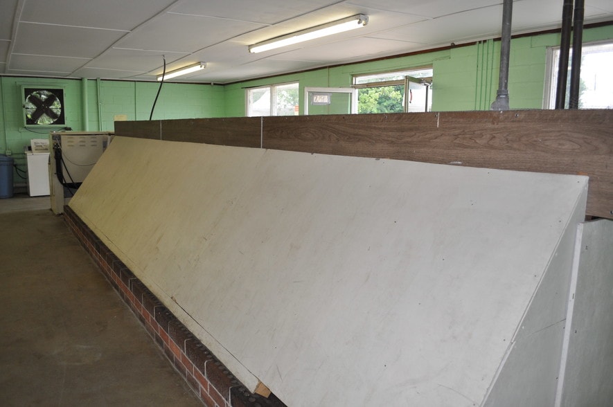 More Photos Of 600 E Manning St, Marion General Retail For Sale