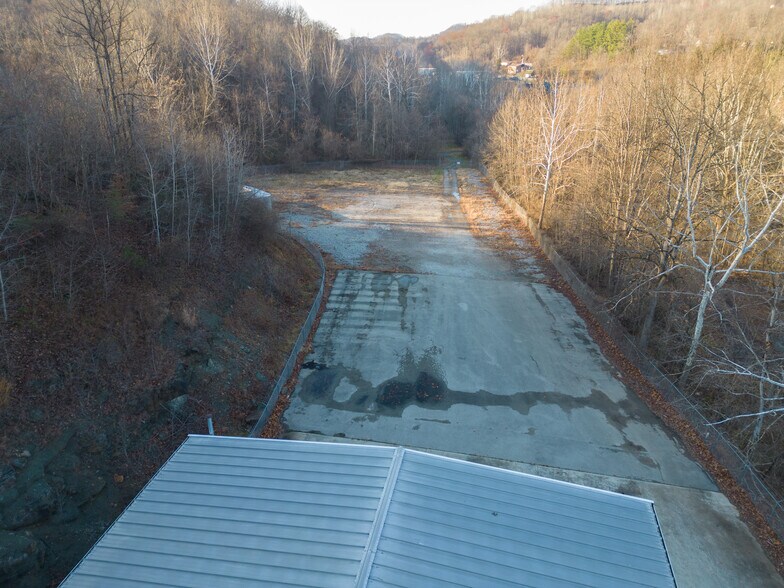 More Photos Of 376 Hope Station Rd, Weston Warehouse For Lease