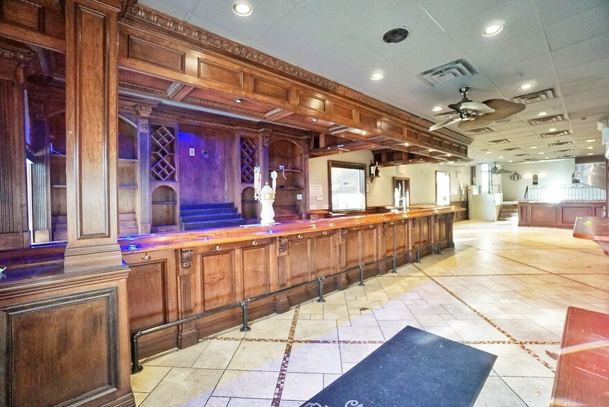 More Photos Of 35 Androvette St, Staten Island Storefront Retail Residential For Lease