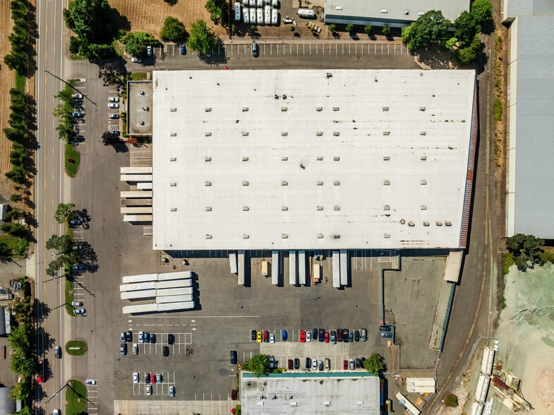 More Photos Of 10145 SE Jennifer St, Clackamas Warehouse For Lease